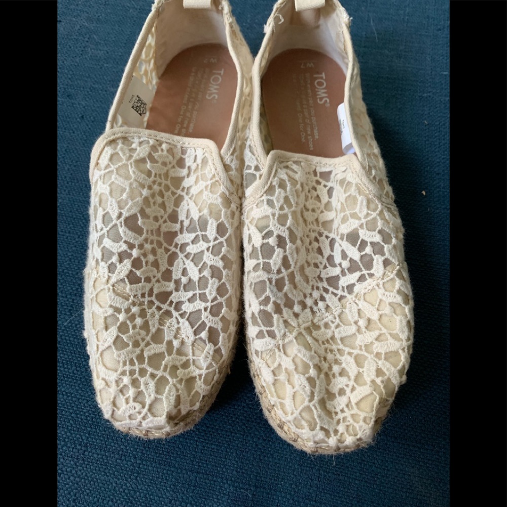 Lace TOMS